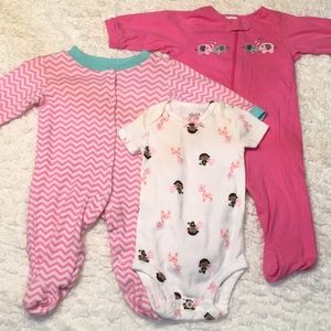 Set of 3-6 mo girls sleep and play and onesie